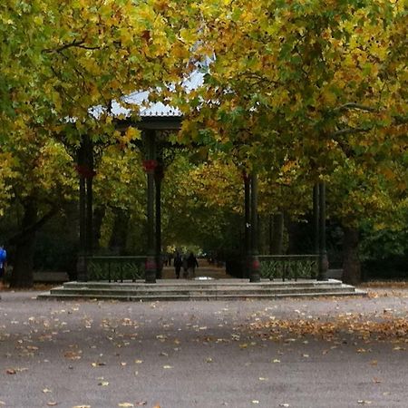 Chelsea: Exceptional 1Br W/Views Of The River Thames & Battersea Park Apartment Лондон Екстериор снимка